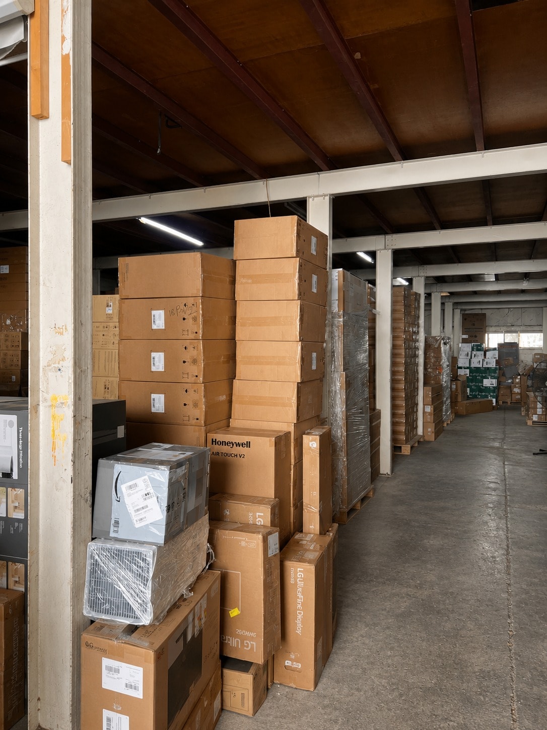 Fidahusain Trading warehouse — organised inventory storage